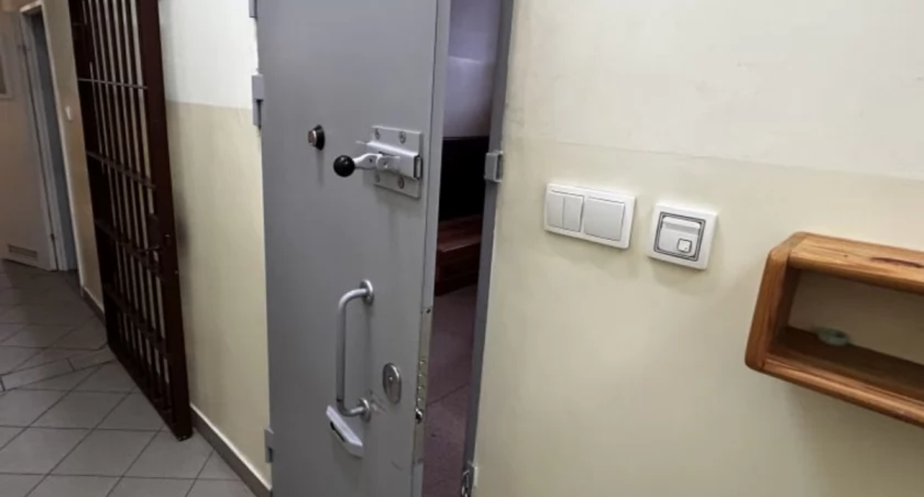 Dzielnicowy z Brus zatrzymał poszukiwanego mężczyznę
