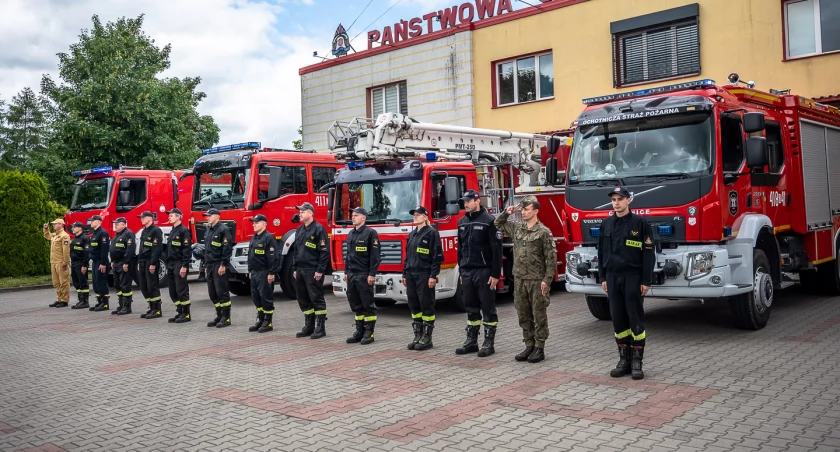Służby mundurowe w całej Polsce oddają hołd dla śp. sierż. Mateusza Sitka