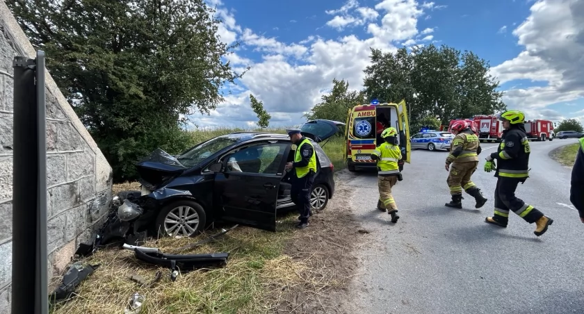 Wypadek pod wiaduktem na wylocie z Chojnic w stronę Angowic AKTUALIZACJA