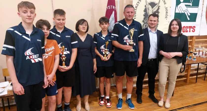 Dobre wyniki UKS Ósemki Ad-Bet Chojnice na turnieju tenisa stołowego w Gniewkowie