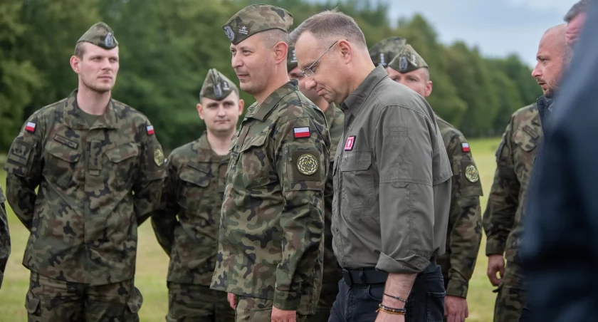 Prezydent Andrzej Duda odwiedził żołnierzy w Nieżychowicach