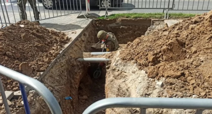 Policjanci zabezpieczyli miejsce znalezienia niewybuchu