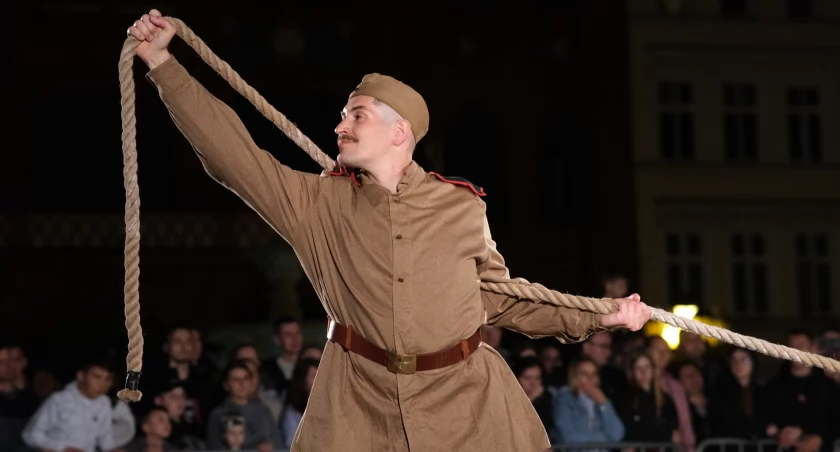 Drugi dzień XXX Chojnickiej Fiesty Teatralnej - kolorowe parady i i świetne spektakle