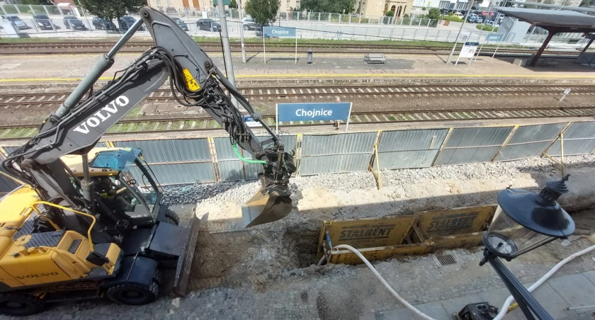 Co znowu kopią na chojnickim dworcu PKP?