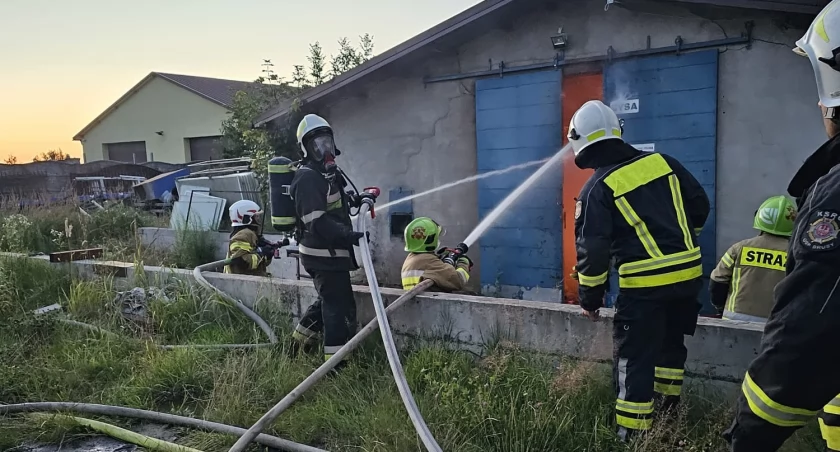 Duży pożar w Brusach. Płonęła hala produkcyjna