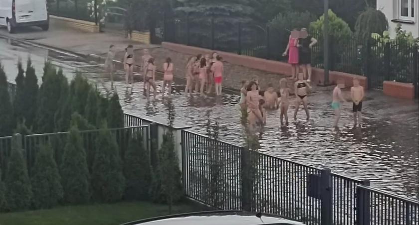 Burmistrz przeprasza, ale póki nie ma kanalizacji deszczowej, to niewiele można zrobić