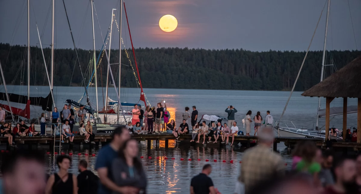 Piękny wschód księżyca. Dziś też będzie można oglądać (FOTOGALERIA) 