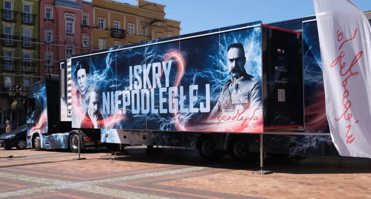 Iskry Niepodległej – spektakl multimedialny na Starym Rynku w Chojnicach