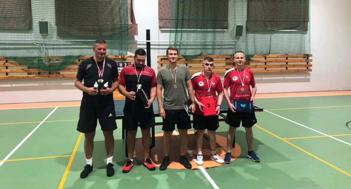Bez zmian na podium turnieju deblowego tenisa stołowego w Chojnicach