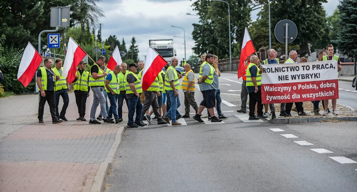 Rolnicy protestowali w Silnie. Ruch na trasie Chojnice - Tuchola blokowany był rotacyjnie (FOTO) 