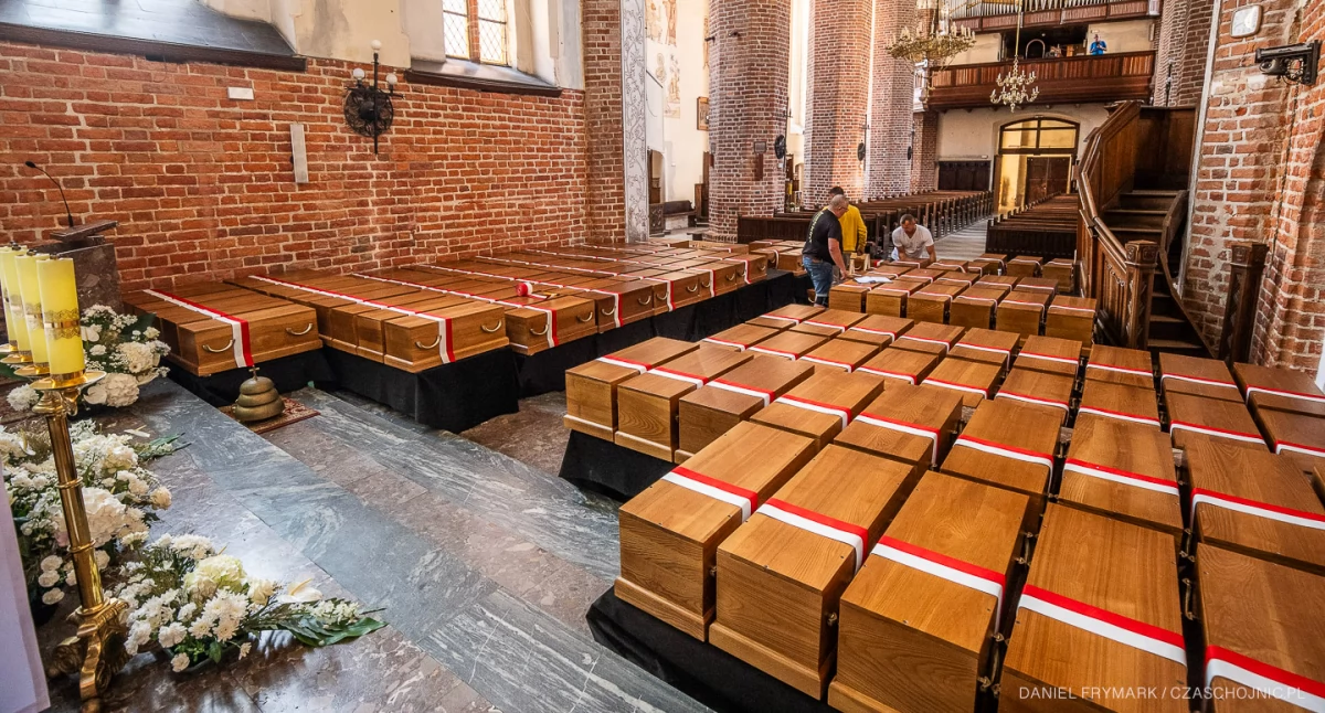 Blisko 180 trumien w chojnickiej bazylice. Trwają przygotowania do pogrzebu zamordowanych w Dolinie Śmierci