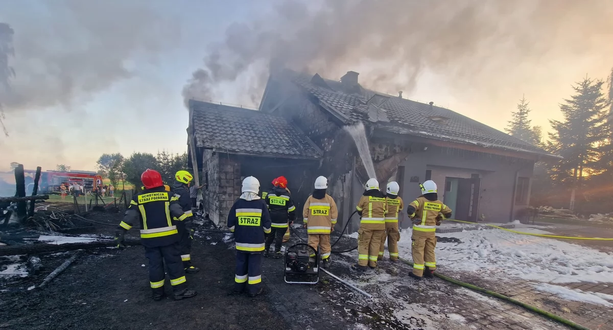 Dwójka strażaków ranna w wyniku pożaru