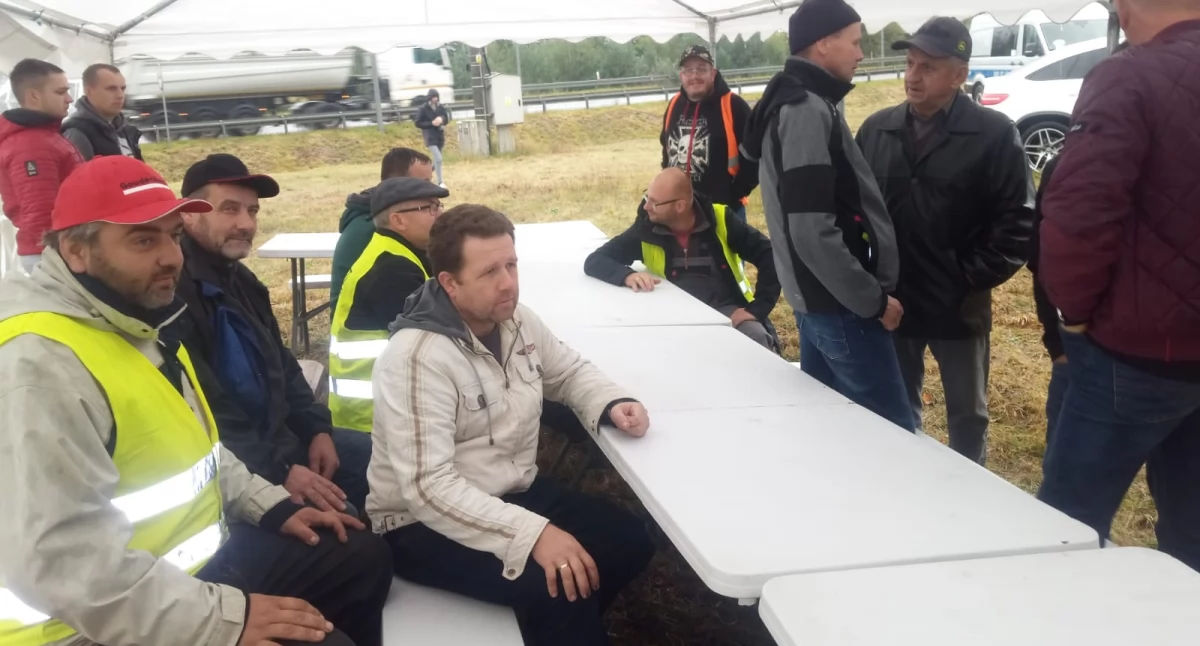 Od 8:00 trwa protest rolników na początku obwodnicy Chojnic