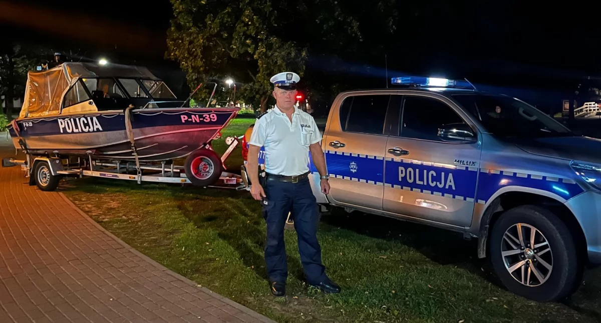  Policjanci z Chojnic ruszyli na pomoc powodzianom
