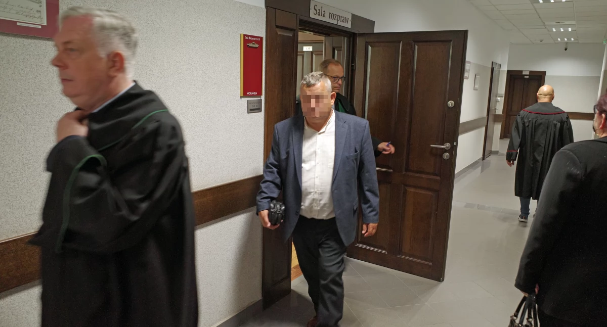 Pokrzywdzona nie zgadza się na prokuratorskie warunkowe umorzenie. Radny Eugeniusz W. przed sądem