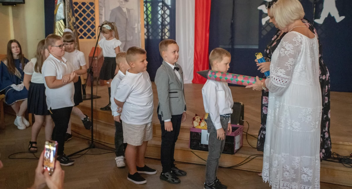 Uroczyste ślubowanie klas pierwszych w Szkole Podstawowej nr 1 w Chojnicach
