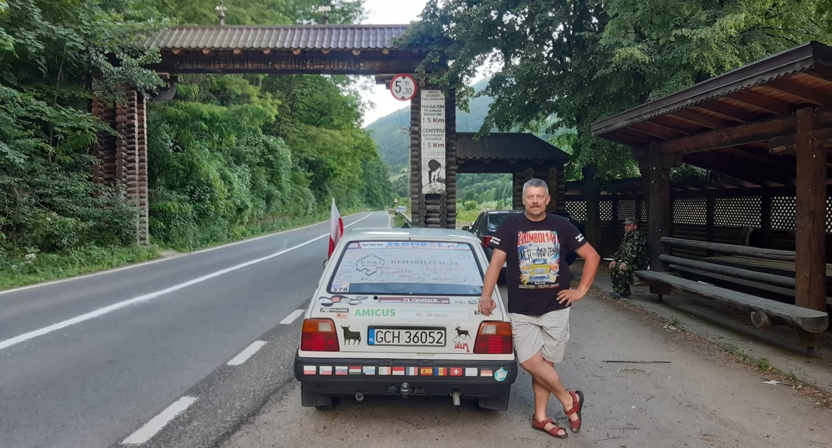 Mieszkaniec Klawkowa Piotr Sikorski w akcji pomocy powodzianom 