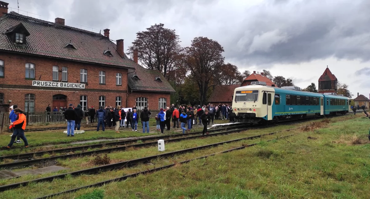 Mikołajkowy przejazd pociągiem specjalnym do Pruszcza Bagienicy!