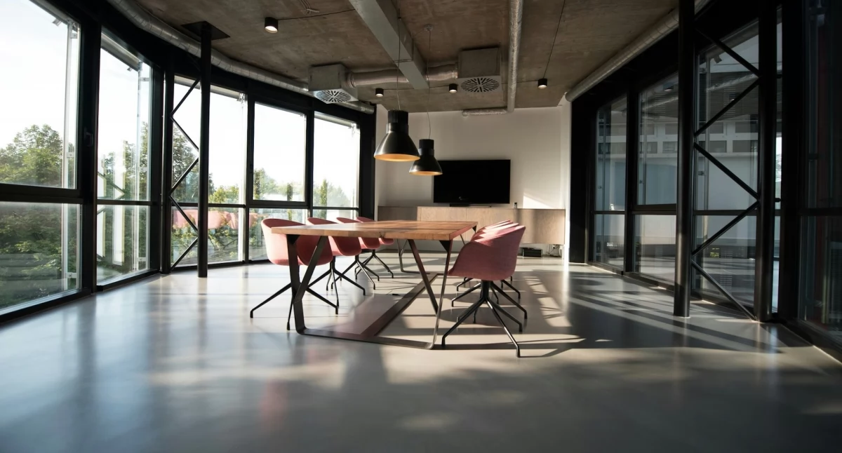 Jak znaleźć idealne biuro coworkingowe w Twoim mieście?