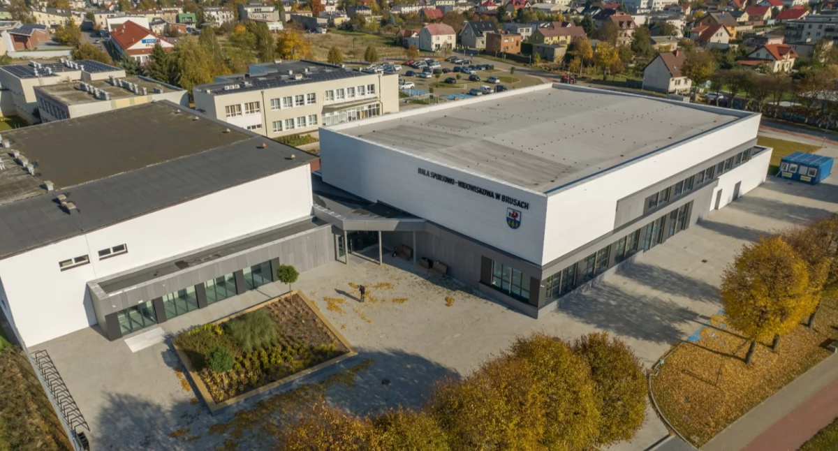 Nowoczesna hala sportowo-widowiskowa w Brusach na finiszu – oddanie do użytku już niebawem