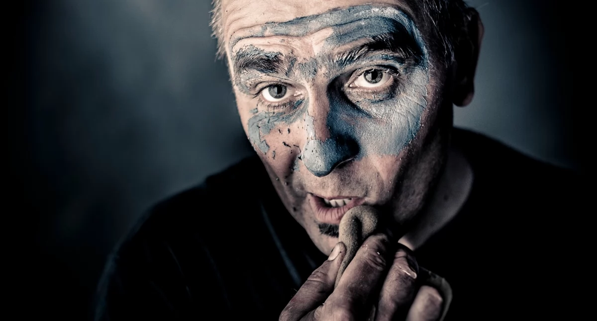 Kaskaderzy teatru: przedmioty, które ożywają na scenie