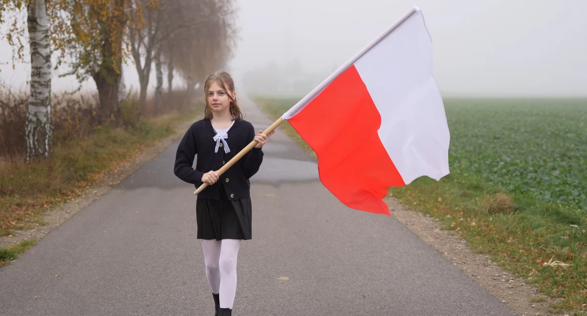 Konarzyny uczciły Dzień Niepodległości teledyskiem patriotycznym Białe róże