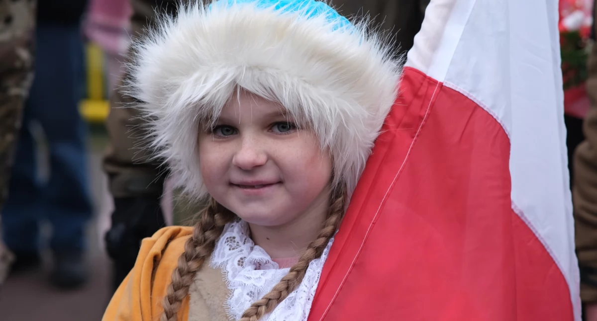 Kwiaty dla Niepodległej: apel i salwa honorowa chojnickiego batalionu