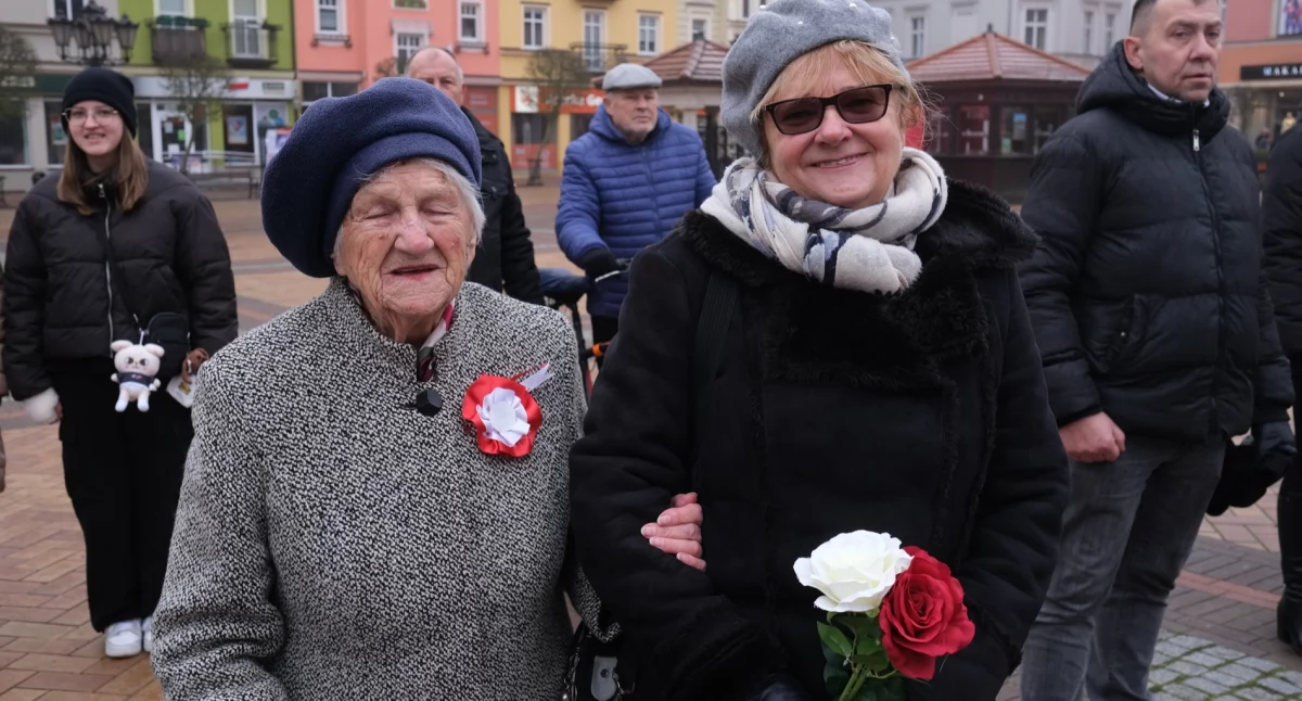 Chojnice śpiewają na rynku dla Niepodległej