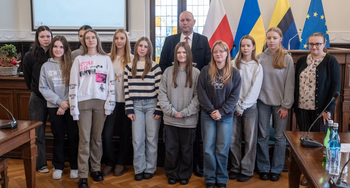 Uczniowie I LO im. Filomatów Chojnickich na sesji Rady Powiatu