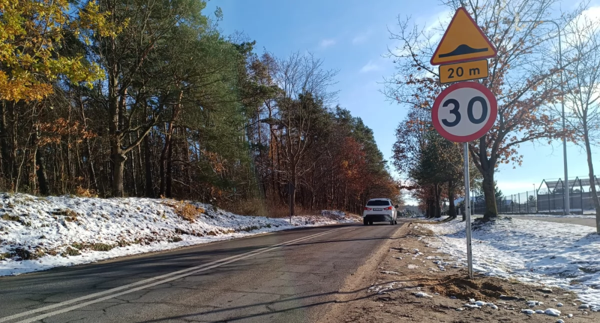 Koniec piratowania w Chojniczkach? Zamontowano tu kolejny próg zwalniający