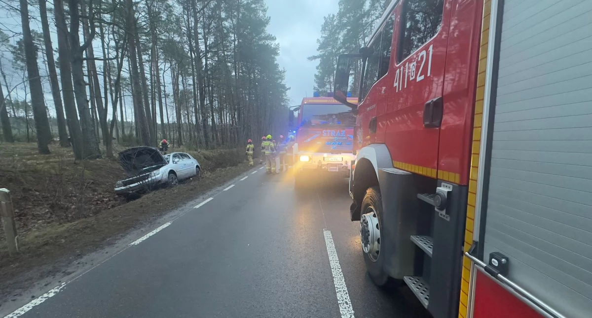  Kierowca pod wpływem narkotyków wjechał do rowu – zdarzenie w Moszczenicy
