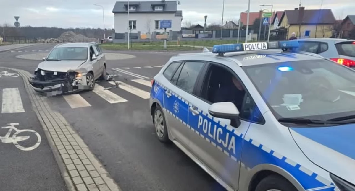 Policja poszukuje kierowcy BMW, który spowodował kolizję na rondzie