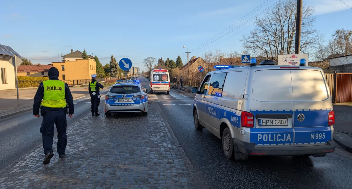 Rowerzystka trafiła do szpitala. Wcześniej uderzyła Holendrowi w bok auta