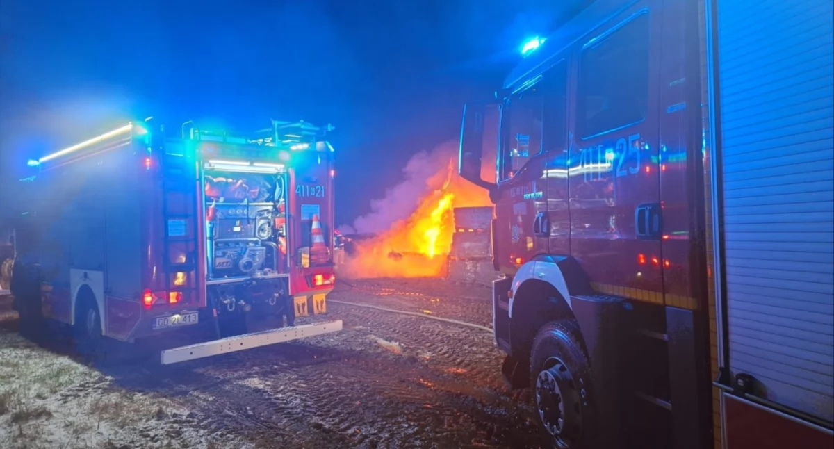 Pożar trzech samochodów na ulicy Ustronnej AKTUALIZACJA!