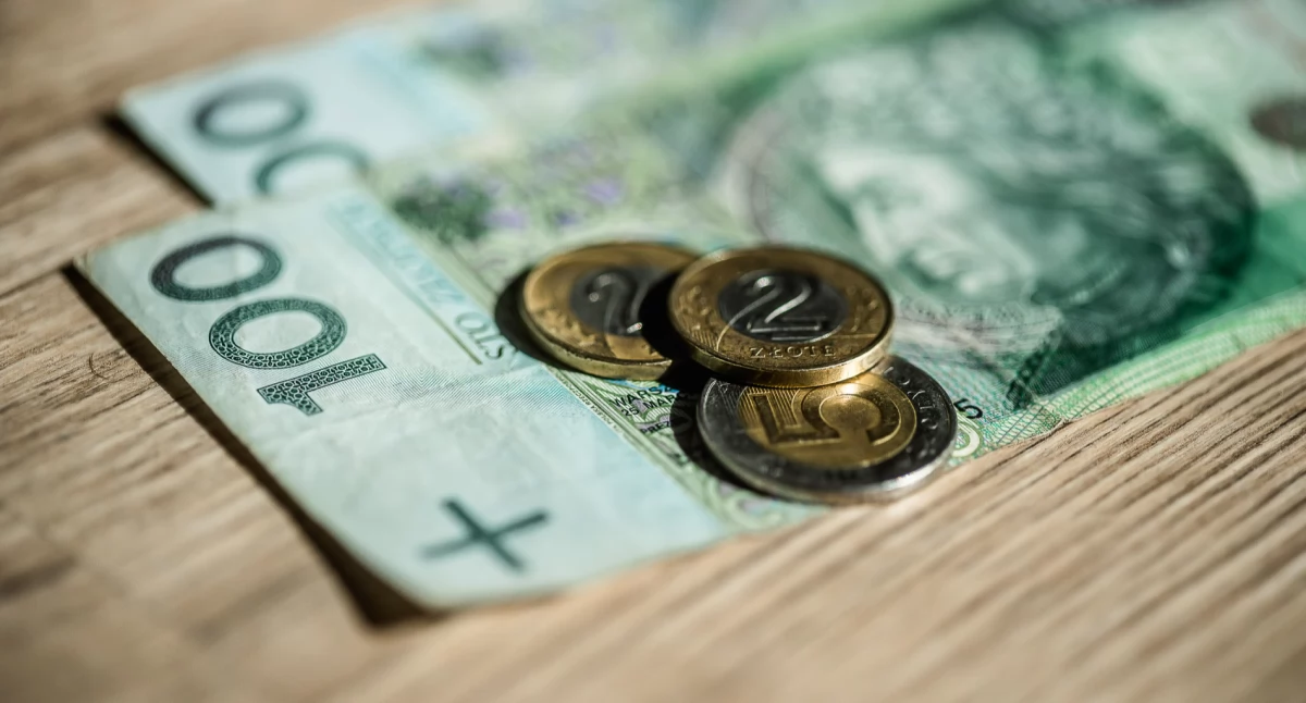 37-letnia kobieta straciła 2600 złotych. Podała oszustom blika