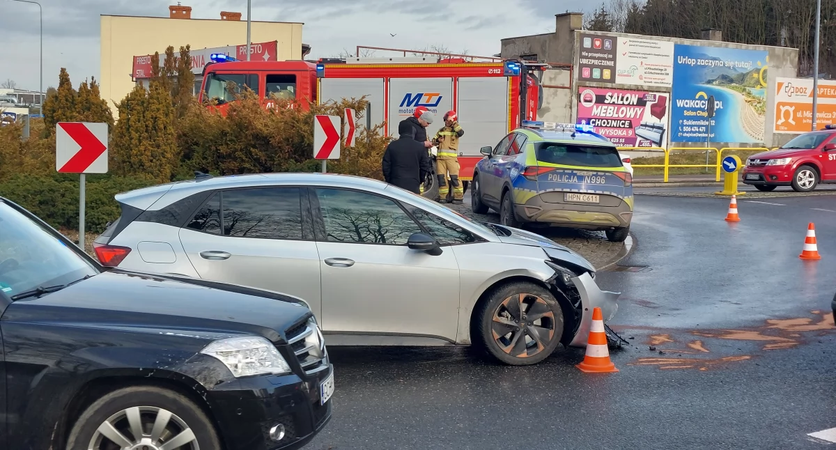 Stłuczka na rondzie biszkoptowym: są utrudnienia w ruchu AKTUALIZACJA!