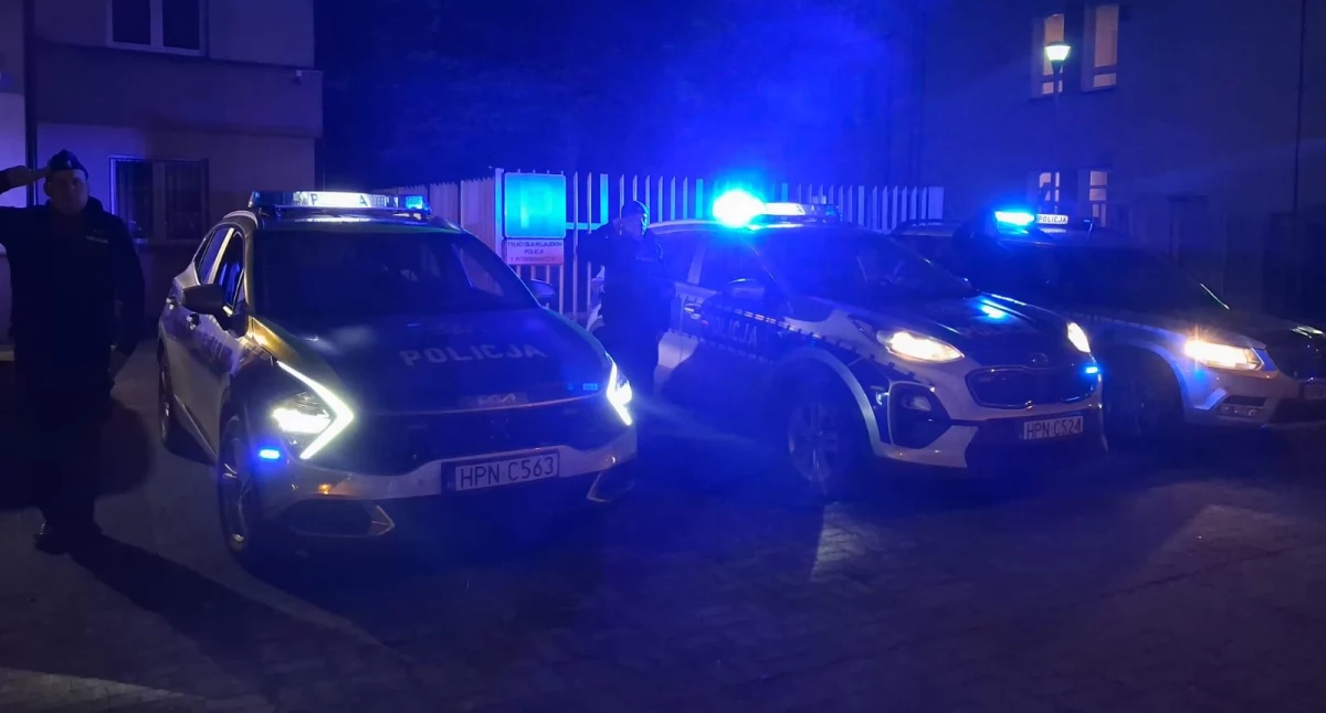Również policjanci włączyli się do akcji oddania hołdu zmarłemu ratownikowi