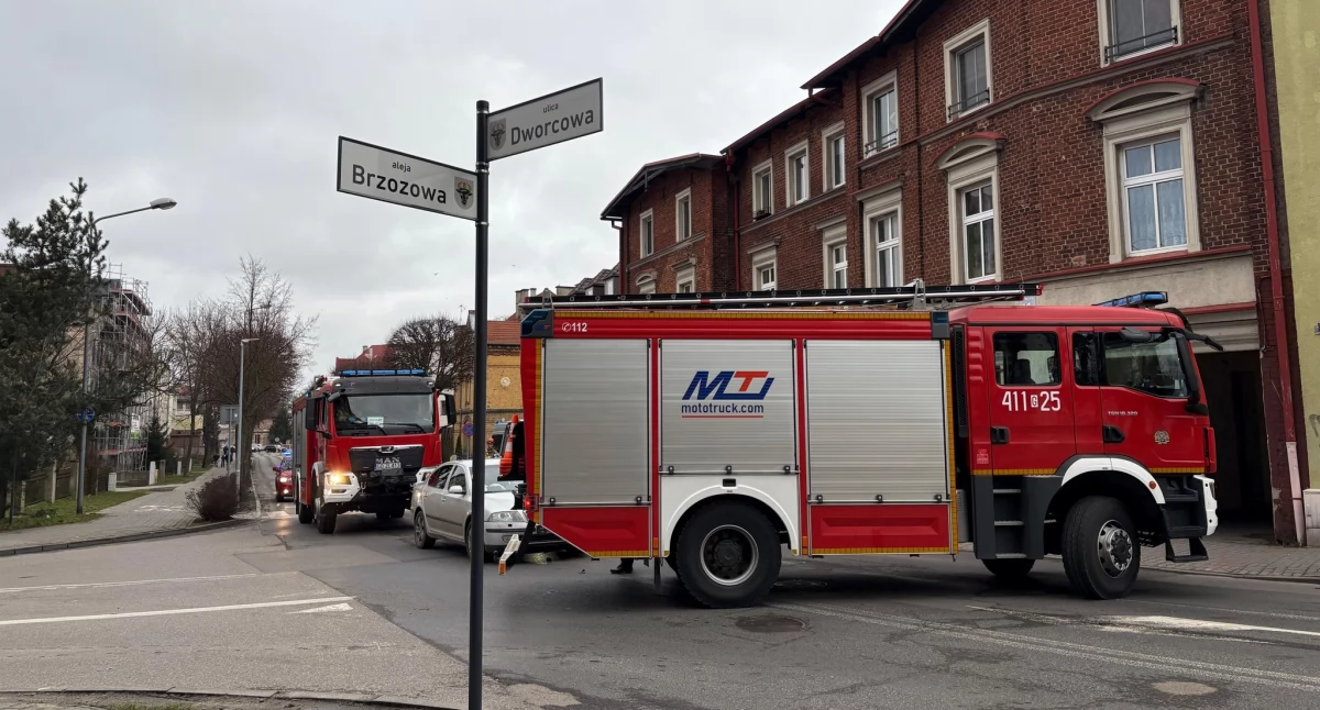 Zderzenie dwóch pojazdów na skrzyżowaniu Dworcowa/Brzozowa w Chojnicach
