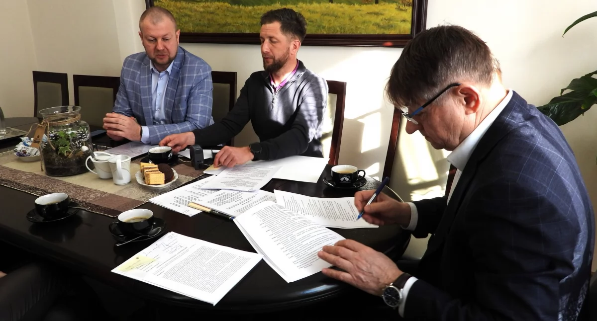 Przebudowa drogi wewnętrznej we Władysławku - podpisano umowę
