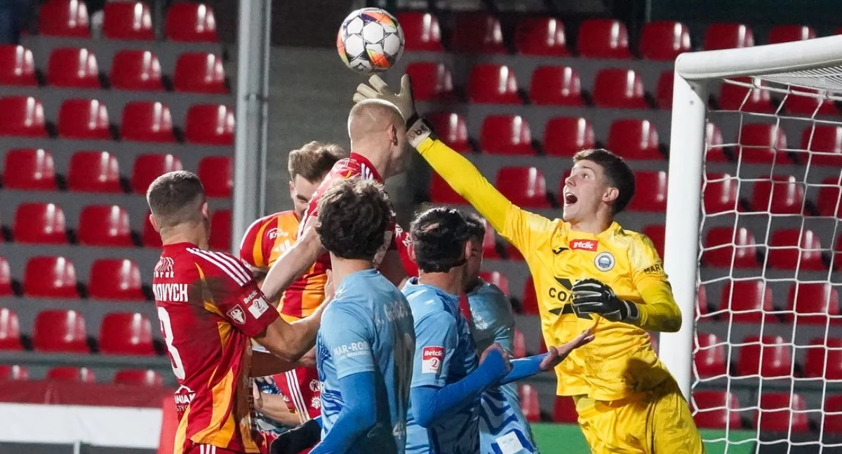 Chojniczanka pewnie wygrywa z Hutnikiem Kraków 3:0!