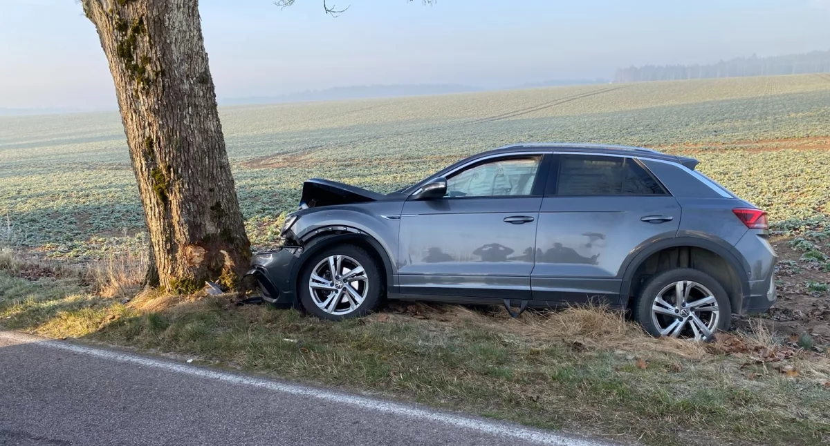 Wypadek na trasie Krzemieniewo – Sierpowo. Jedna osoba trafiła do szpitala