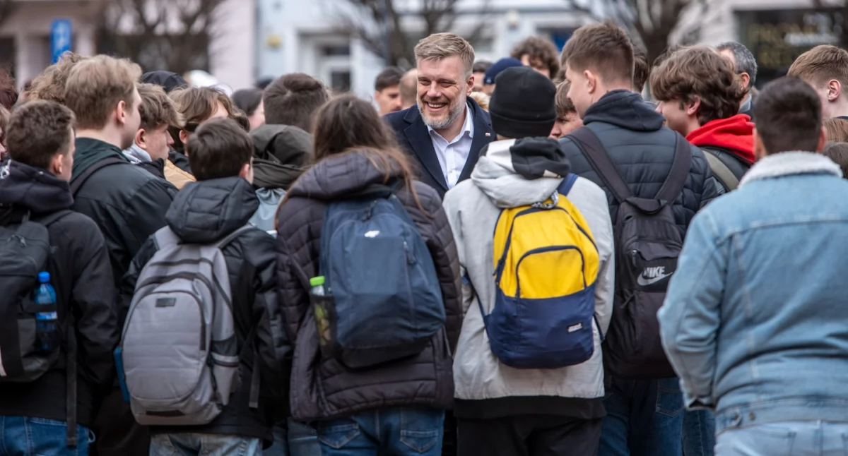 Adrian Zandberg odwiedził Chojnice. Spotkanie z kandydatem na prezydenta na Starym Rynku