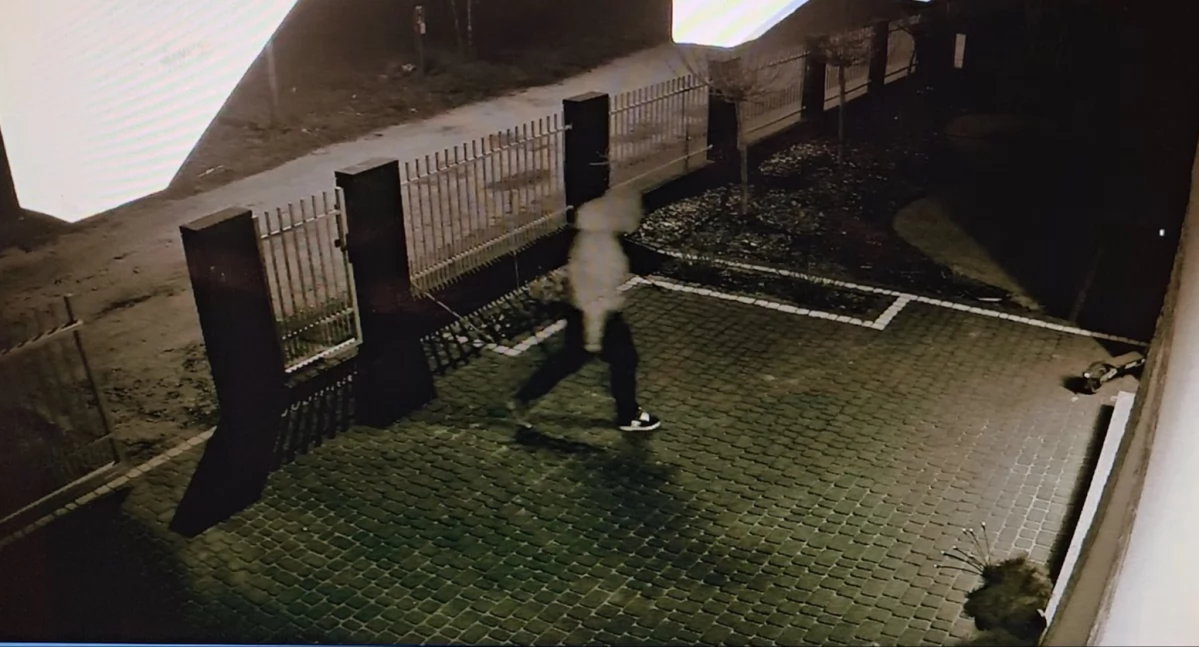 Policja poszukuje osoby mogącej mieć związek z kradzieżą hulajnogi elektrycznej
