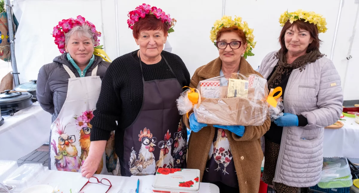 Sałatka z curry podbiła jarmark. Janina Piskorz i gospodynie z Klaskawy z wielkanocnym sukcesem