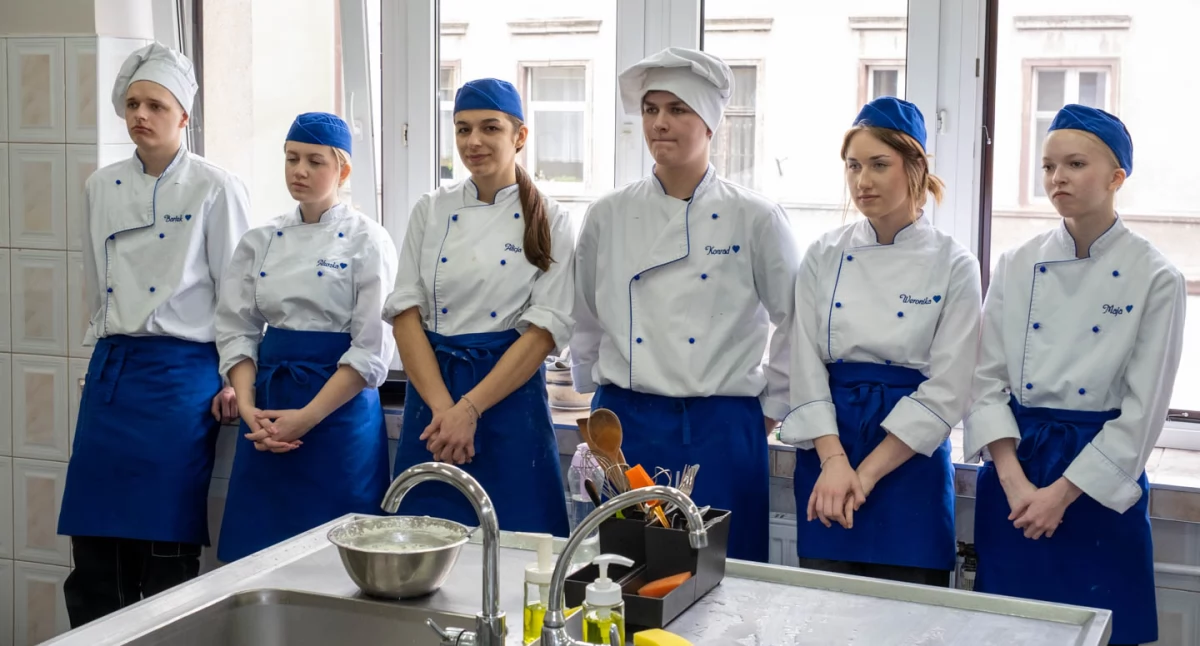 Dni Otwarte w Technikum nr 2 w Chojnicach. Bartek Borsuk wygrywa Teenage Chef