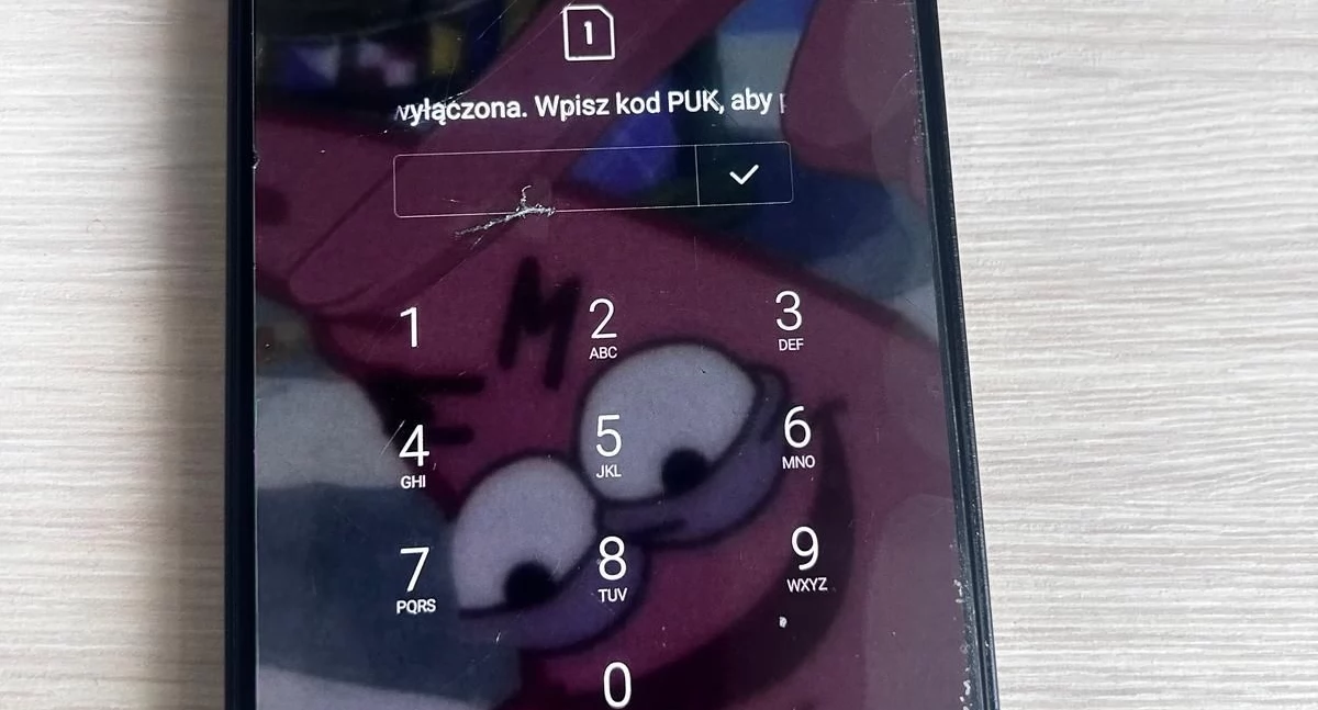 Policjanci szukają właściciela zagubionego telefonu