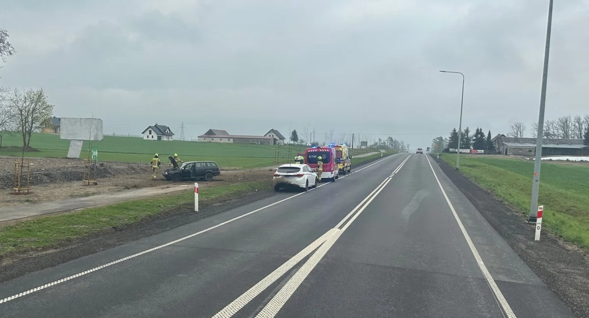 Wypadek na DK22 w Jeziorkach – kierowca prawdopodobnie zasnął za kierownicą