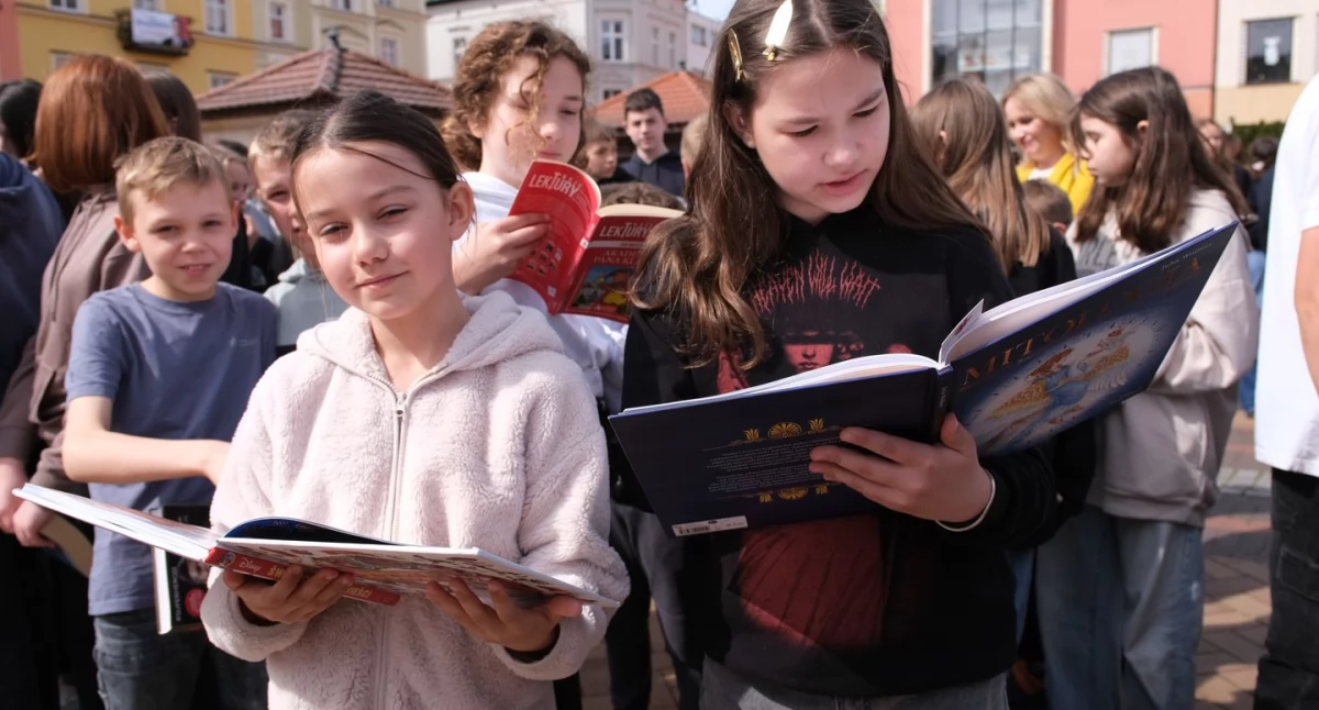 Chojnice znów pokazały, że książki są ważne. Bicie rekordu w jednoczesnym czytaniu