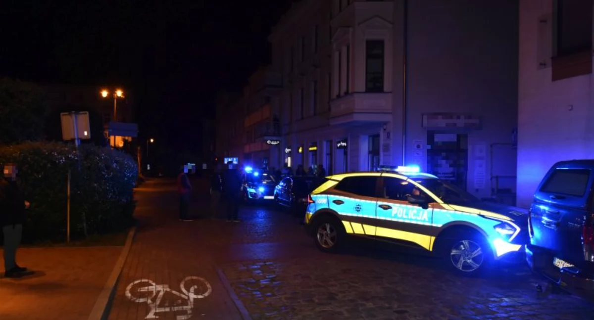 Pościg ulicami Chojnic. 19-latek bez prawa jazdy zatrzymany po strzale w oponę