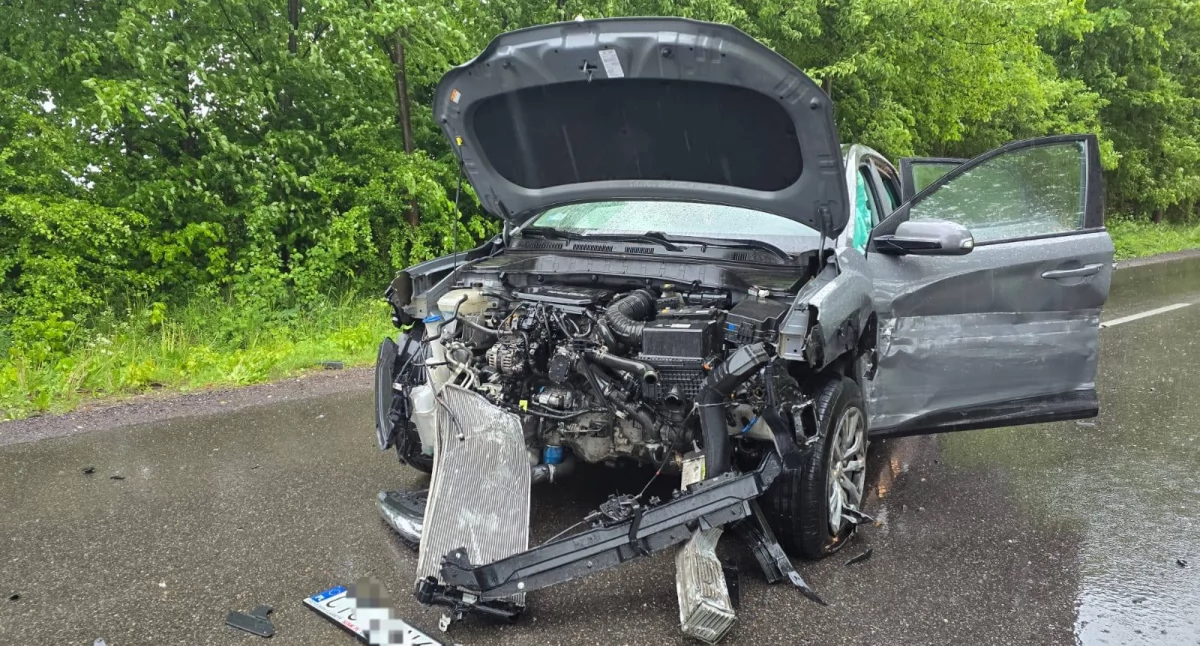 Czołowe zderzenie na trasie Sławęcin–Lichnowy. Sprawca stracił panowanie nad pojazdem